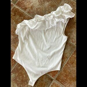 Like New Express White Ribbed and Ruffled One Shoulder Bodysuit XL